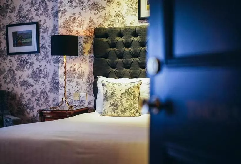 Family Room, The George