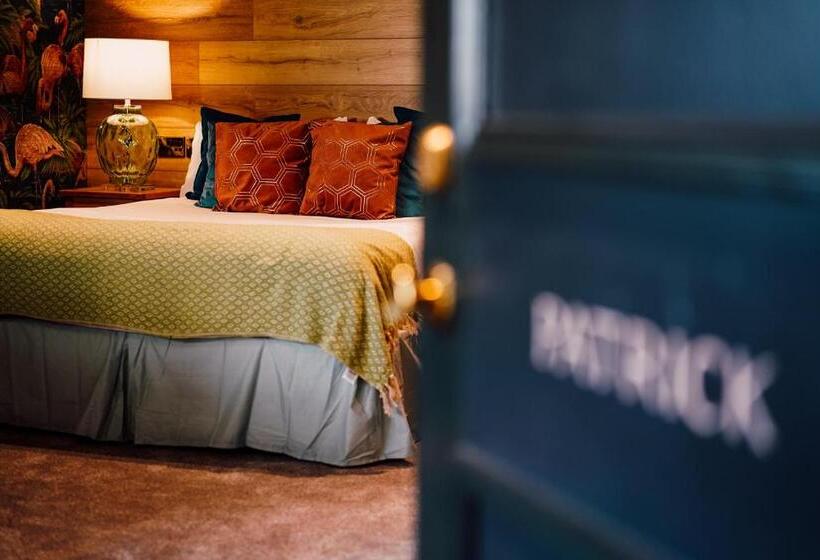 חדר משפחתי, The George