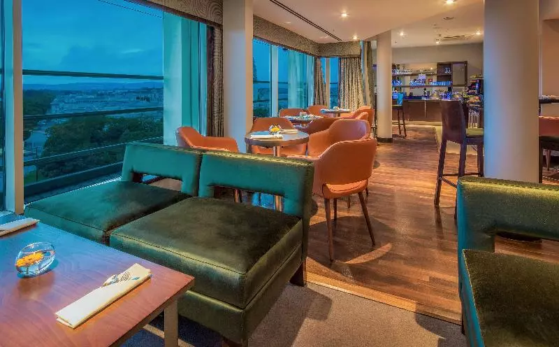 キングサイズベッドのエクゼクティブルーム, Hilton Cardiff