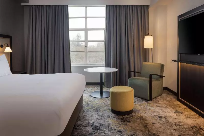 キングサイズベッドのスタンダードルーム, Hilton Cardiff