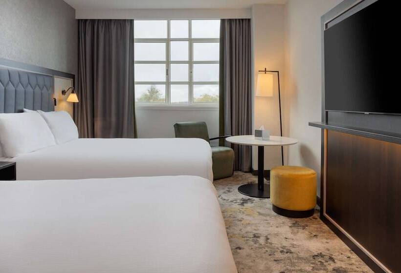 家庭间, Hilton Cardiff