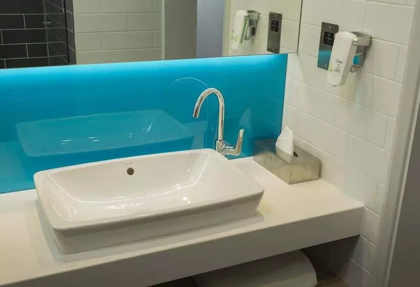 اتاق استاندارد با تخت دوبل, Holiday Inn Express Belfast City, An Ihg