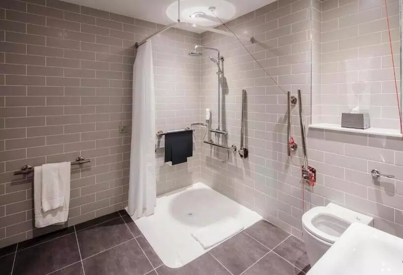 اتاق استاندارد برای معلولان, Holiday Inn Express Belfast City, An Ihg
