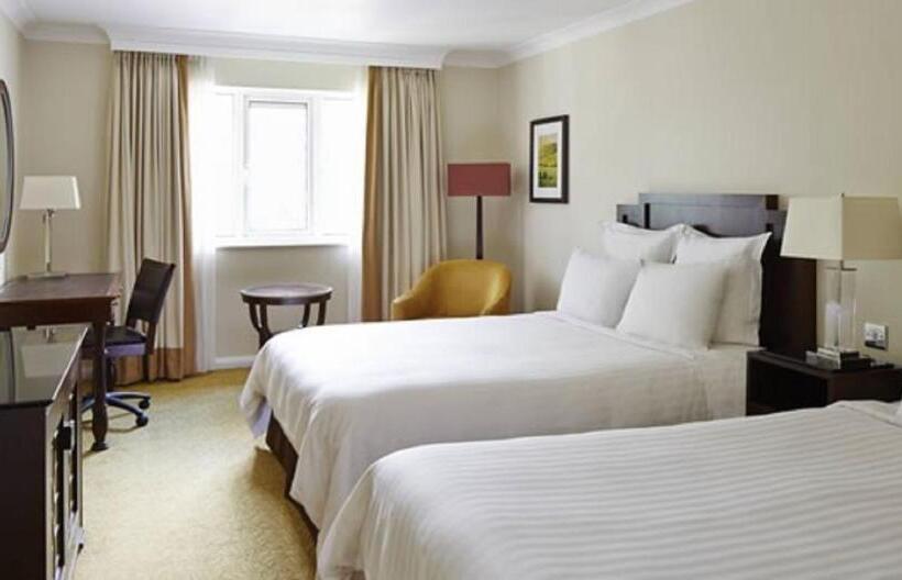 带2个双人床的标准工作室, Meon Valley Hotel, Golf & Country Club