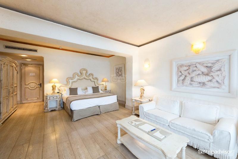 חדר סטנדרט לשלושה, The Nayland