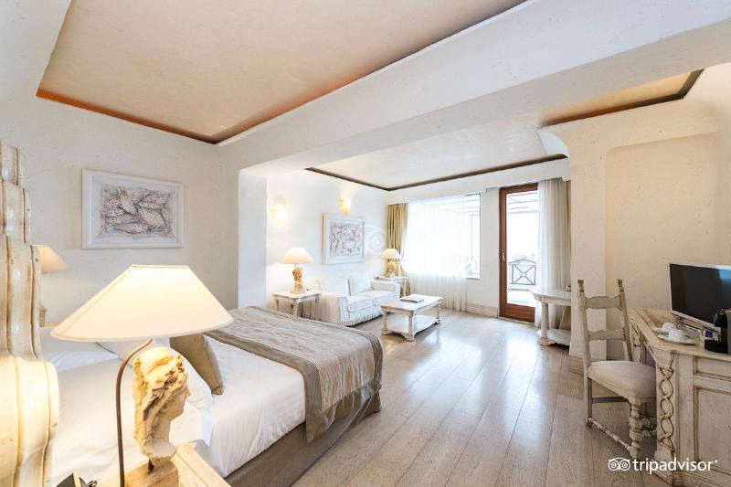 חדר סטנדרט לשלושה, The Nayland