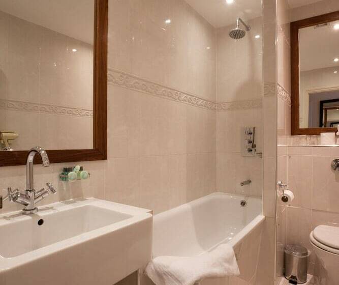 اتاق استاندارد سه نفره, New Linden