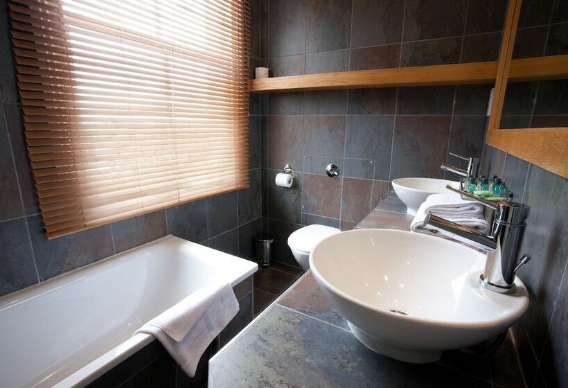 اتاق استاندارد سه نفره, New Linden