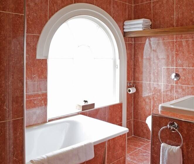 اتاق استاندارد سه نفره, New Linden