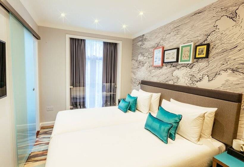 غرفة قياسية, Oliver Plaza