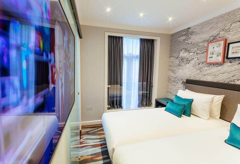 غرفة قياسية, Oliver Plaza