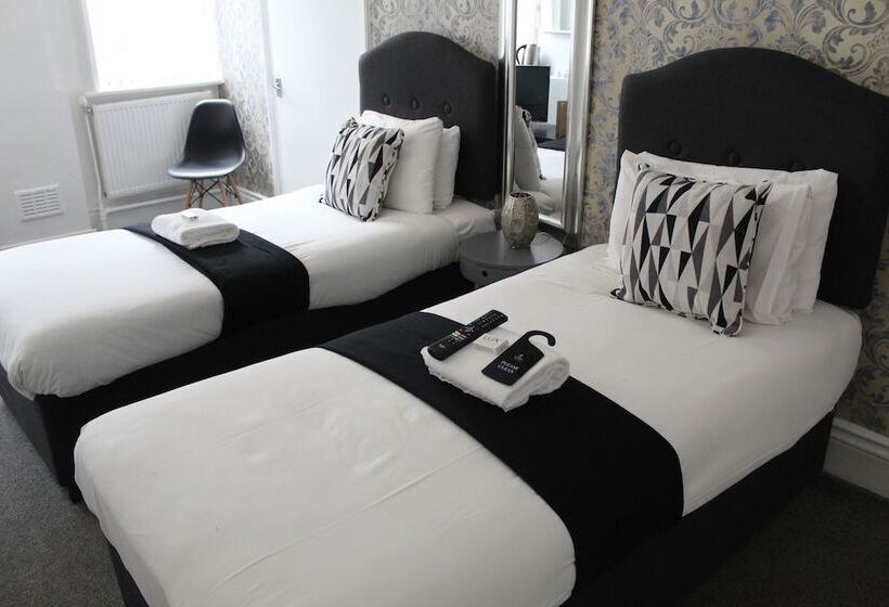 غرفة قياسية, The Mitre