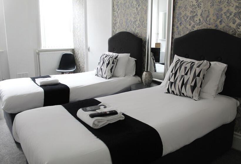 غرفة قياسية, The Mitre