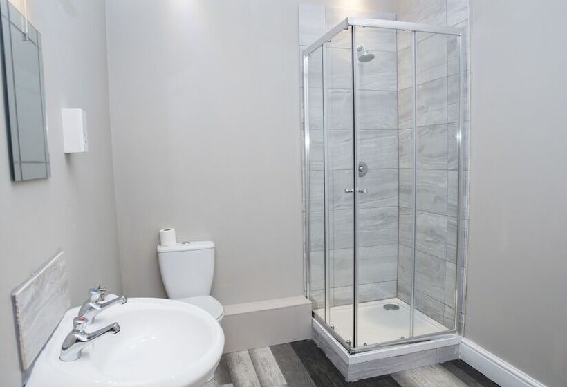 غرفة قياسية, The Mitre