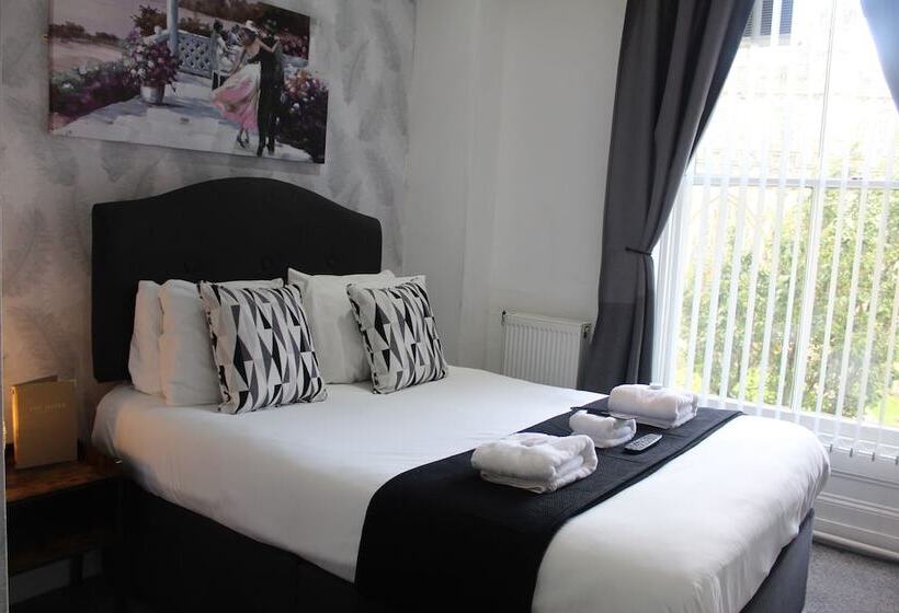 غرفة قياسية, The Mitre