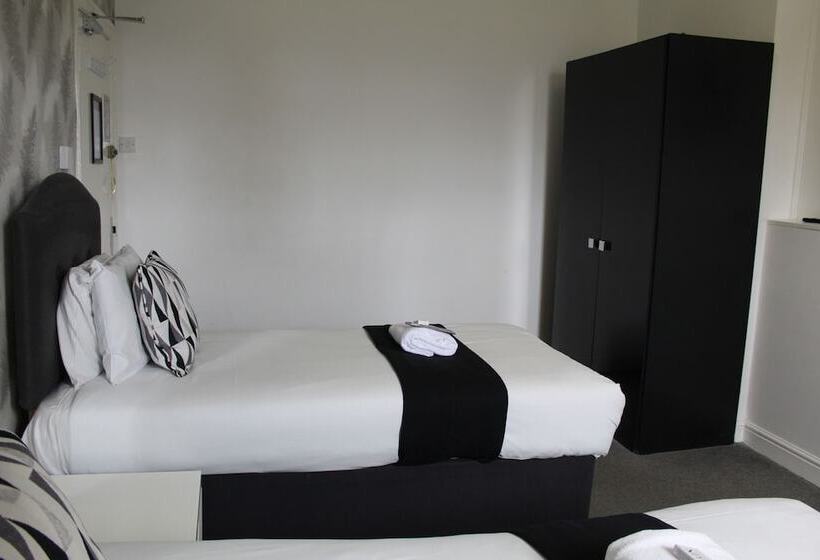 غرفة قياسية حمام مشترك, The Mitre