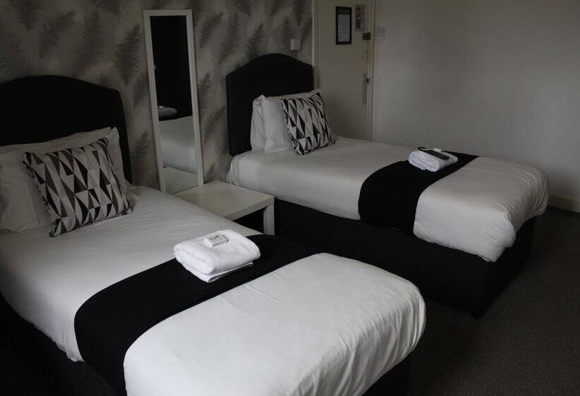 غرفة قياسية حمام مشترك, The Mitre