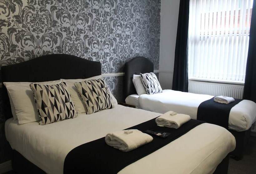 غرفة أساسية عائلية, The Mitre