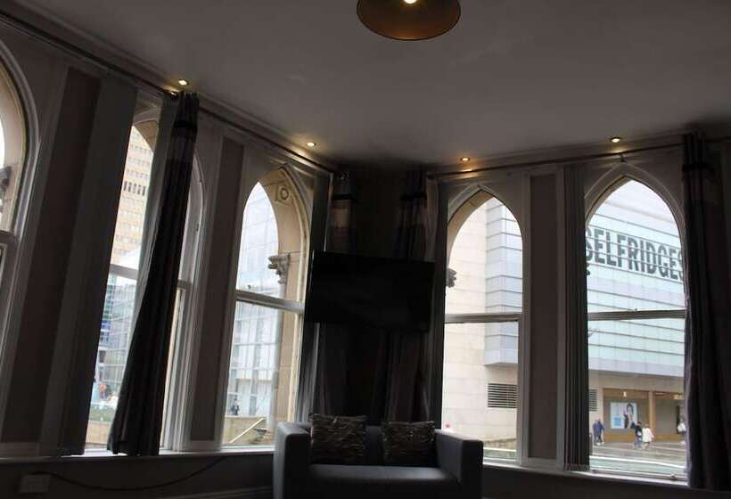 غرفة تنفيذية, The Mitre