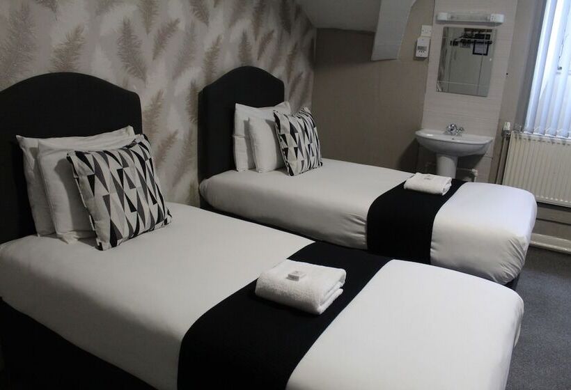 غرفة قياسية ثلاثية حمام مشترك, The Mitre