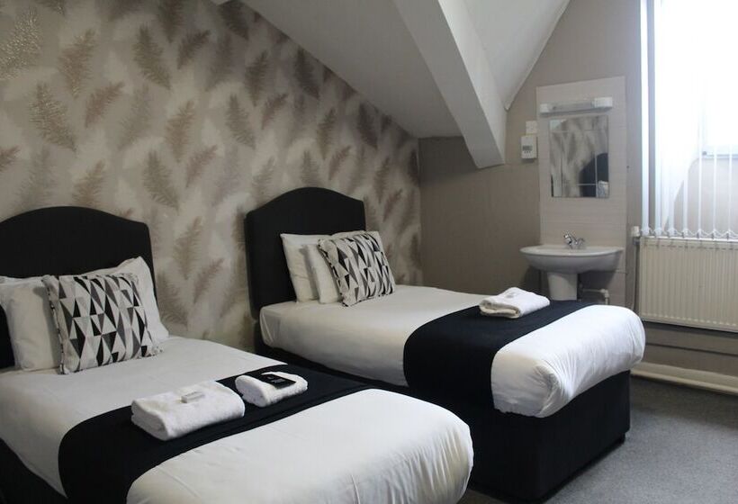 غرفة قياسية ثلاثية حمام مشترك, The Mitre