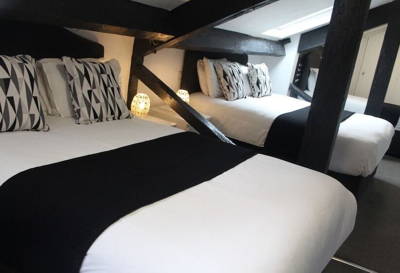 شقة غرفة واحدة, The Mitre