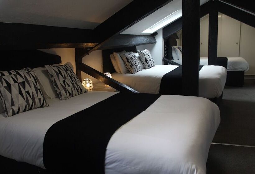 شقة غرفة واحدة, The Mitre