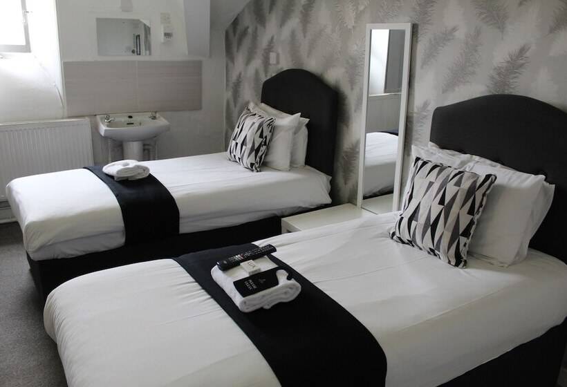 غرفة قياسية حمام مشترك, The Mitre