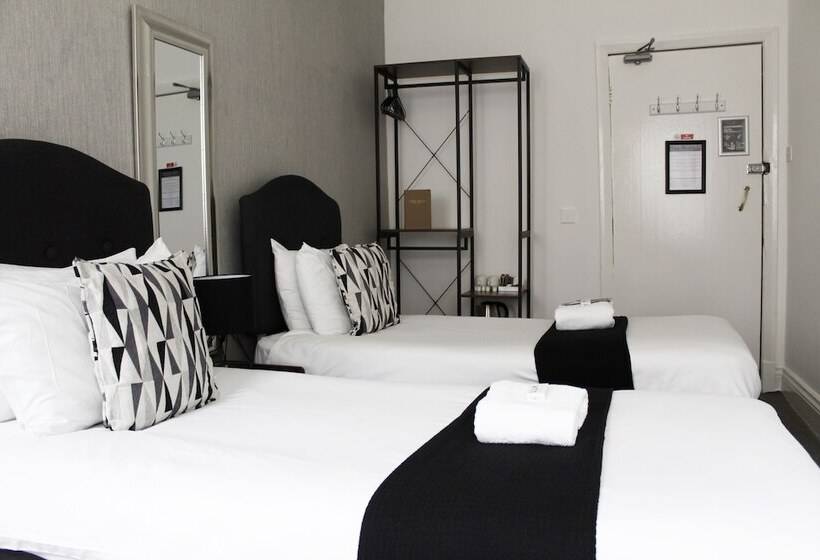 غرفة قياسية, The Mitre