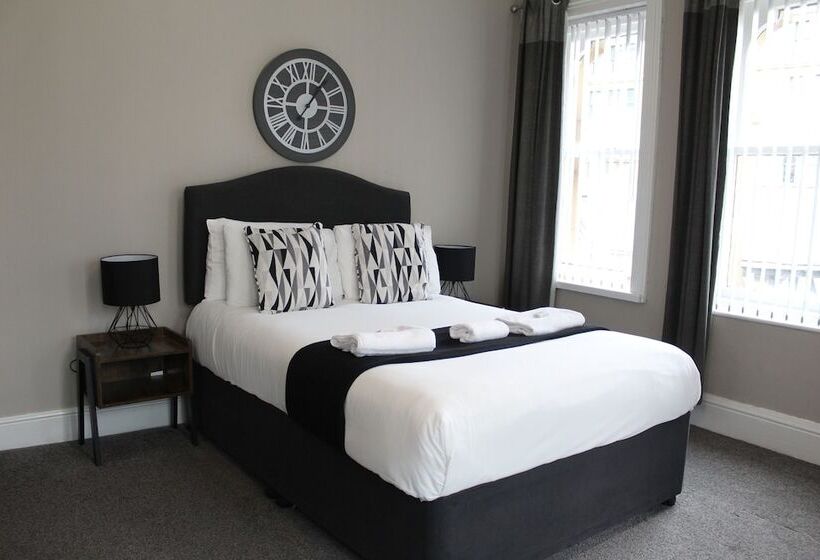 غرفة قياسية, The Mitre