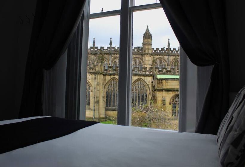 غرفة قياسية, The Mitre