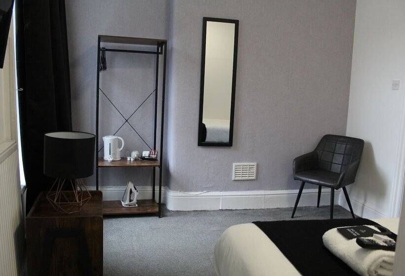 غرفة قياسية فردية, The Mitre