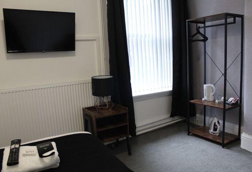 غرفة قياسية فردية, The Mitre