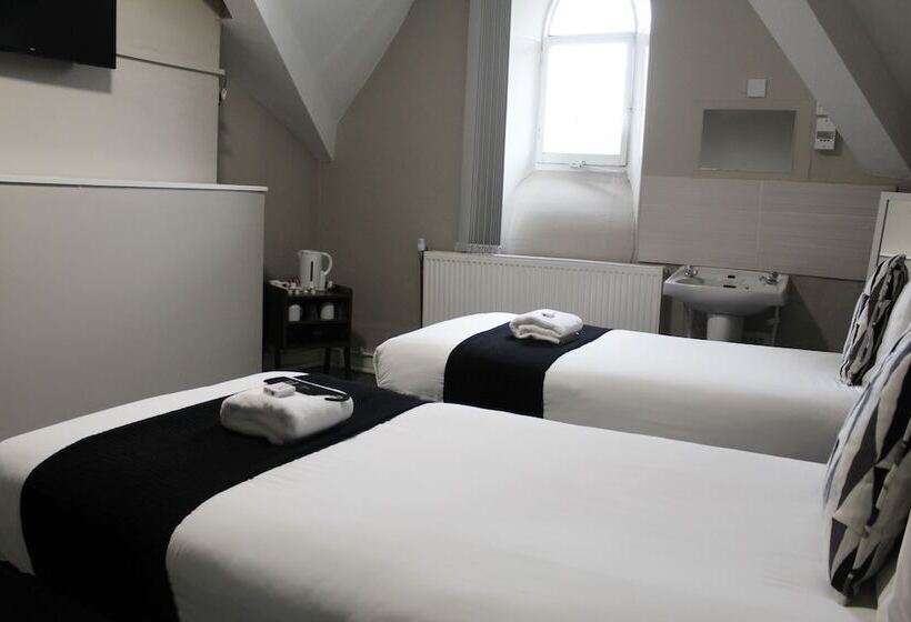 غرفة قياسية حمام مشترك, The Mitre