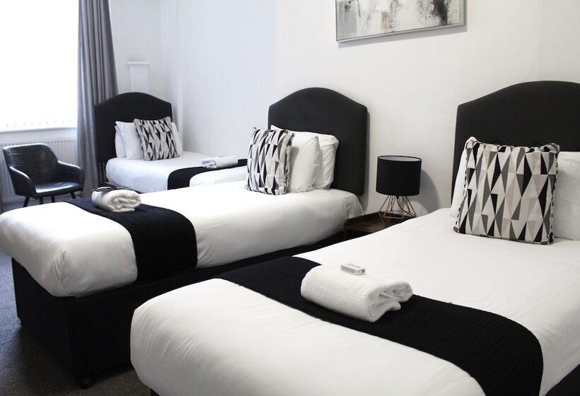 غرفة قياسية ثلاثية, The Mitre