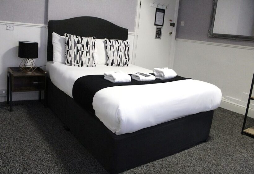 غرفة أساسية عائلية, The Mitre