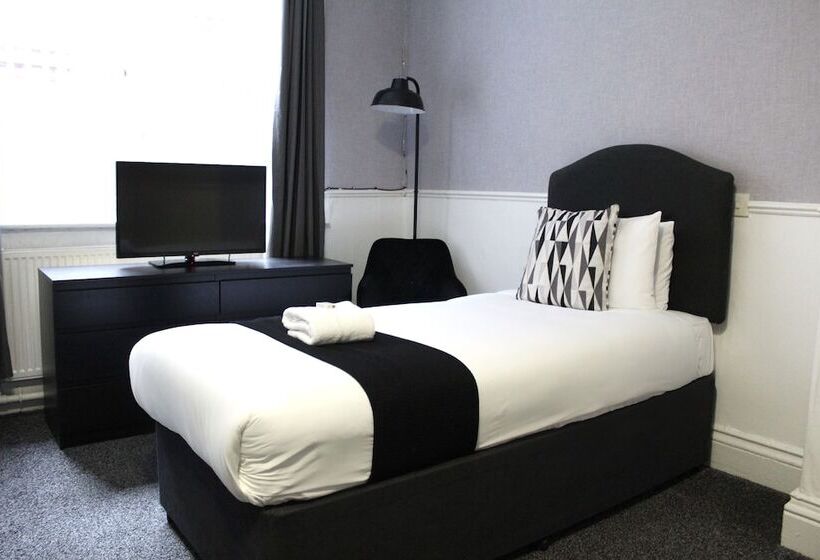 غرفة أساسية عائلية, The Mitre