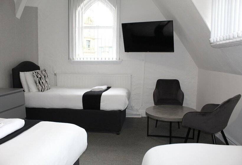 غرفة عائلية, The Mitre