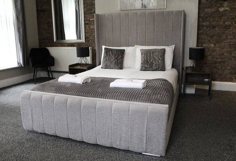 غرفة تنفيذية, The Mitre