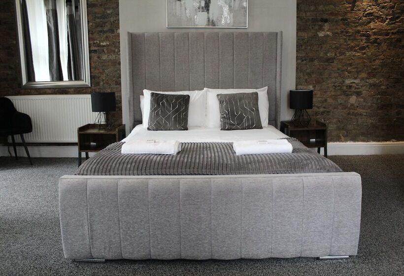 غرفة تنفيذية, The Mitre