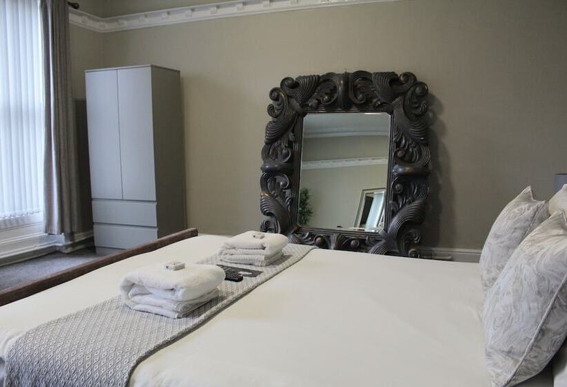 غرفة ديلوكس, The Mitre