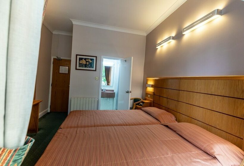 חדר משפחתי, The Nayland