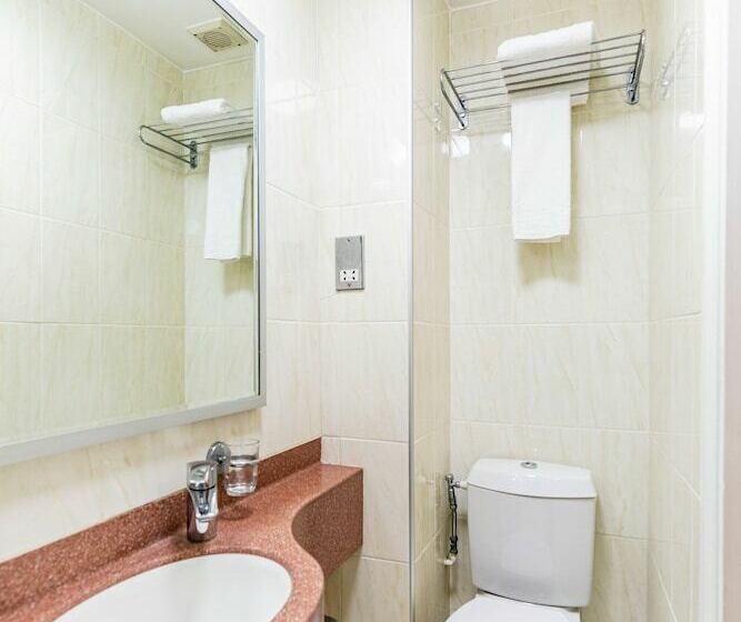 חדר משפחתי, The Nayland