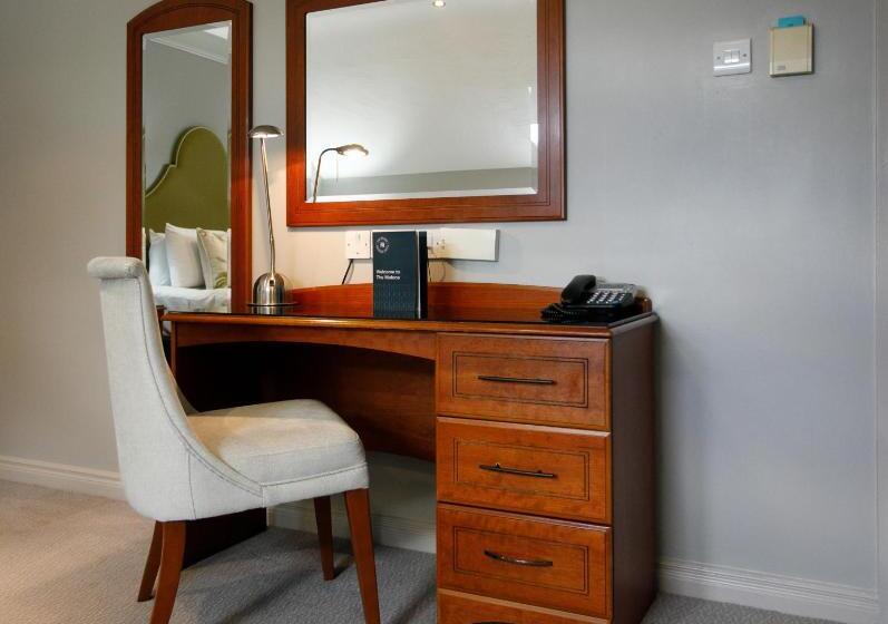 חדר אקזקיוטיב, The Malone