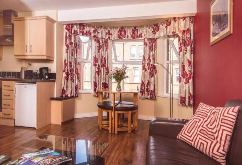 דירת חדר, The Malone