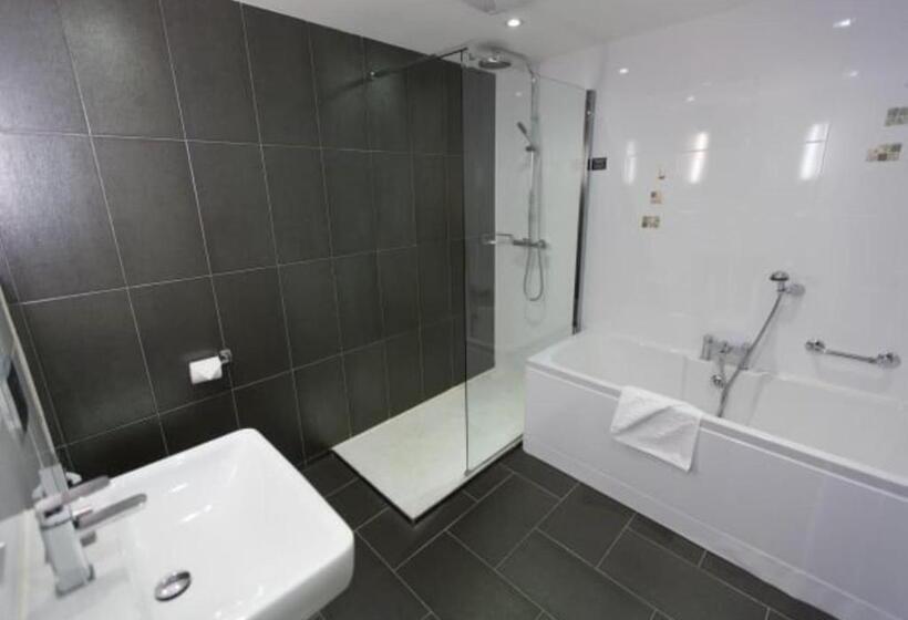 חדר סטנדרט, The Malone