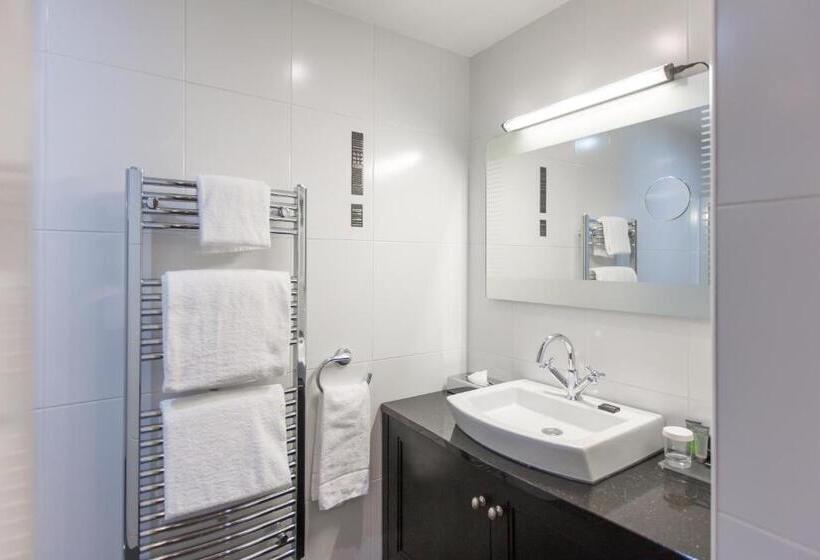 חדר סטנדרט, The Malone