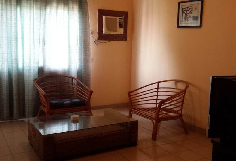 اتاق اجرایی, Beausejour Mirabel