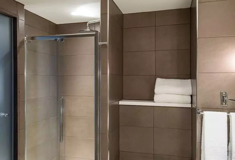 اتاق خانوادگی, Radisson Blu Manchester Airport