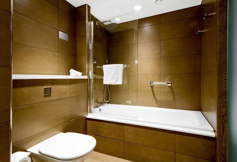 Семейный Номер, Radisson Blu Manchester Airport